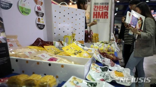 컵라면 뚜껑 젓가락 없이 닫는 법과 전자레인지 주의점